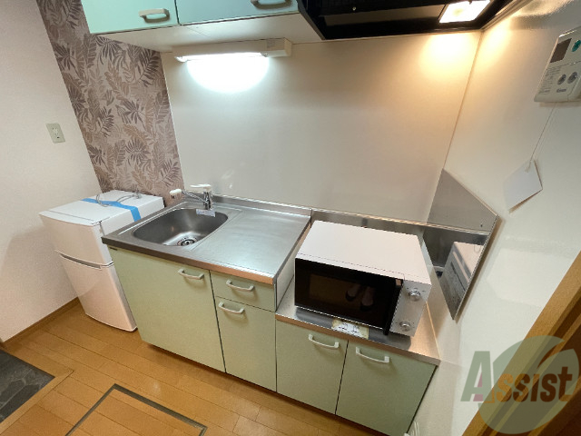 キッチン　シンプルなキッチンです。一人暮らしにはちょうどいいサイズ。