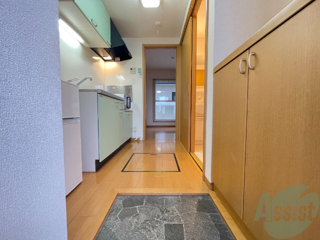 玄関　玄関の様子です。明るい印象ですね。気分もあがりそう。