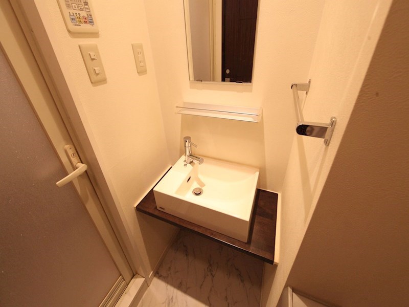 洗面設備　脱衣所　デザイン独立洗面台