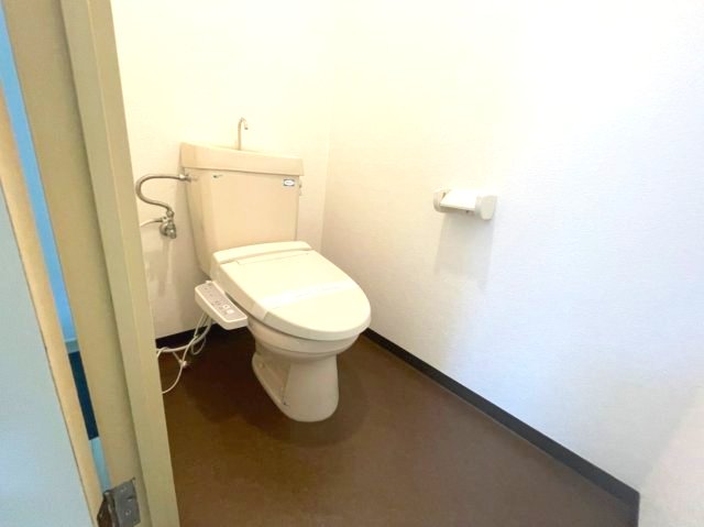 トイレ　イメージとして同建物他部屋を表示しています