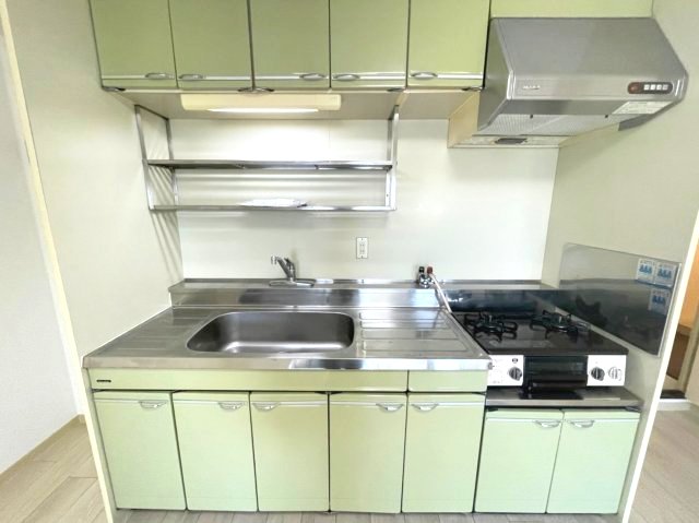 キッチン　イメージとして同建物他部屋を表示しています