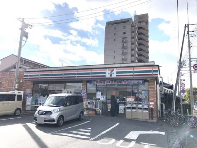 コンビニ　セブンイレブン（コンビニ）まで271m