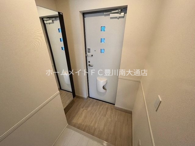 玄関　同型別部屋