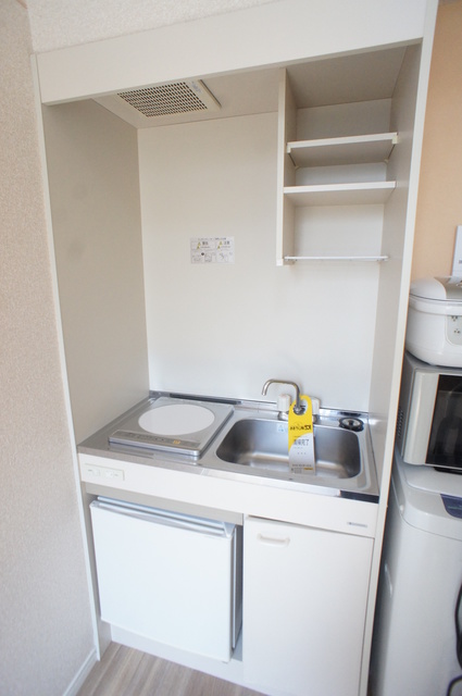 キッチン　火を使わず安心でお掃除も簡単なＩＨクッキングヒーター付です♪