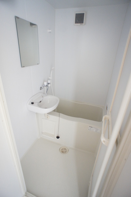 バス・シャワールーム　バストイレ別なので、ゆったり癒しのバスタイムを満喫できます♪