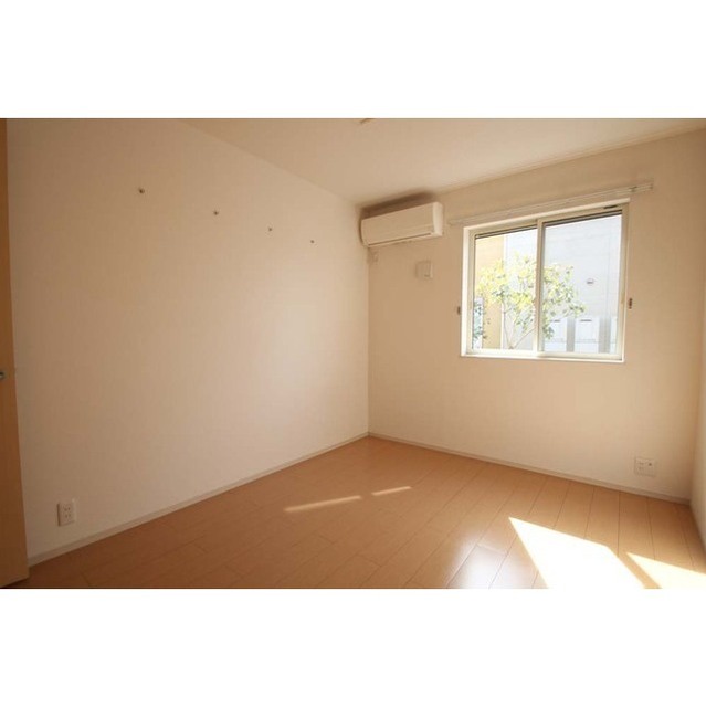 その他設備　洋室にもエアコン付いてます