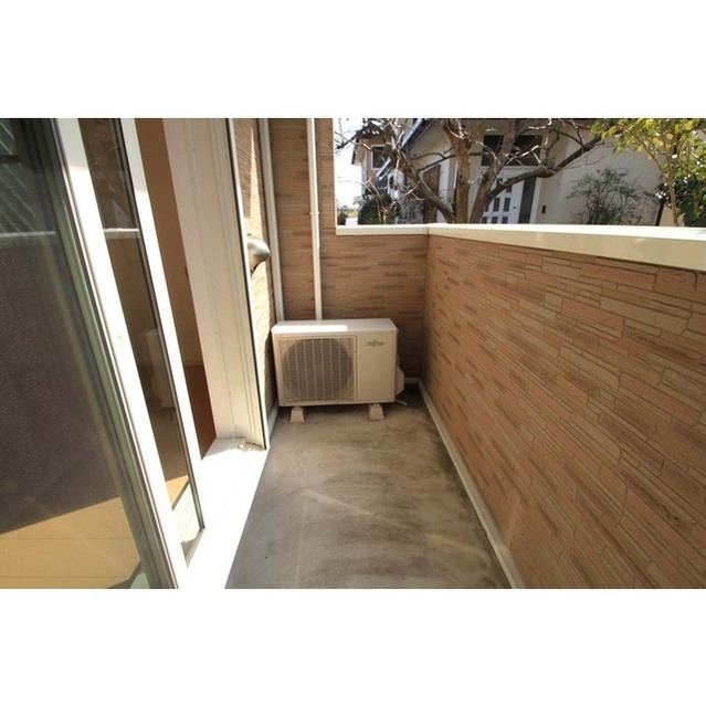 バルコニー　畳約１枚分の広さです