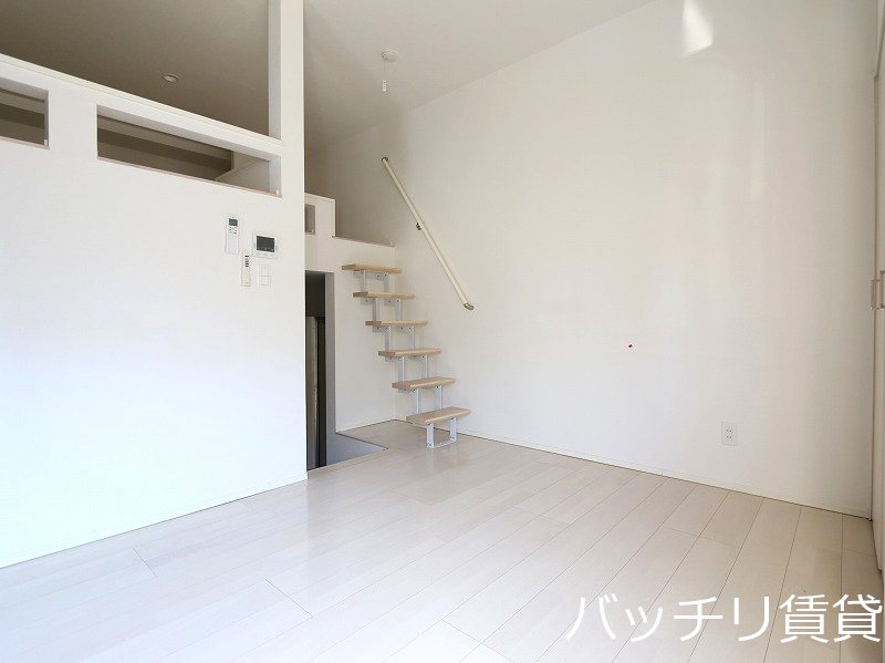 居室・リビング　同室タイプ掲載のため、現況を優先します。