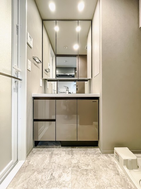 洗面設備　※写真は同タイプ住戸です。