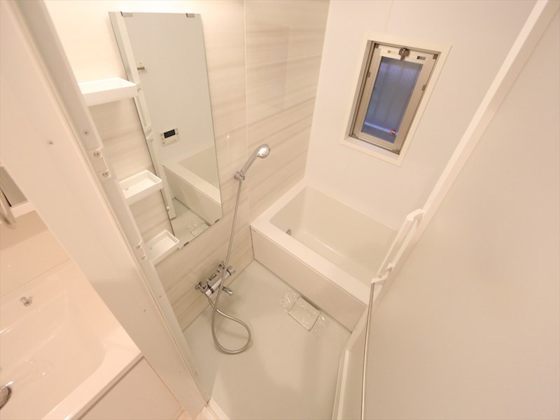 バス・シャワールーム　浴室暖房乾燥機付　追い焚き・オートバス機能付お風呂