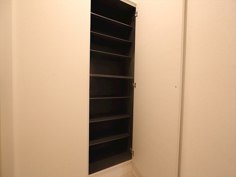 玄関　玄関　シューズボックス付（収納充実してます）