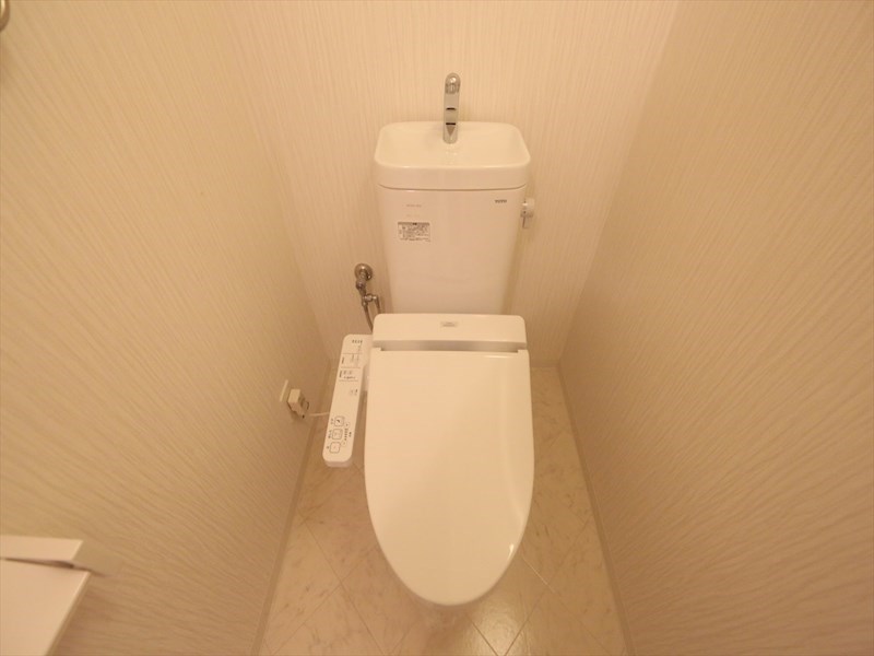 トイレ　温水洗浄暖房便座付トイレ
