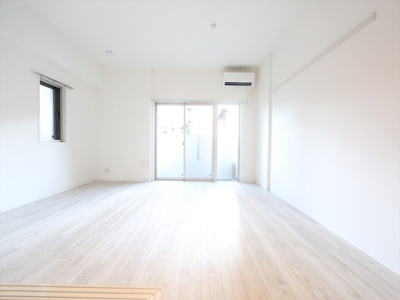 バルコニー　ＬＤＫ12.7帖　2面採光　エアコン完備　バルコニー