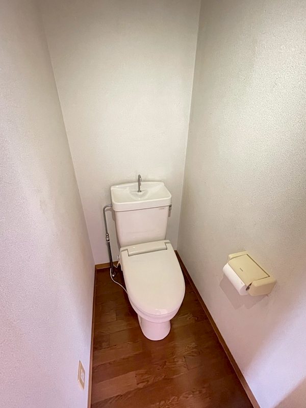 トイレ　101号室の写真です。