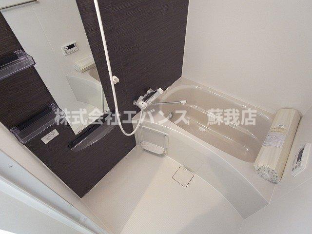 バス・シャワールーム　コンパクトで使いやすいお風呂です