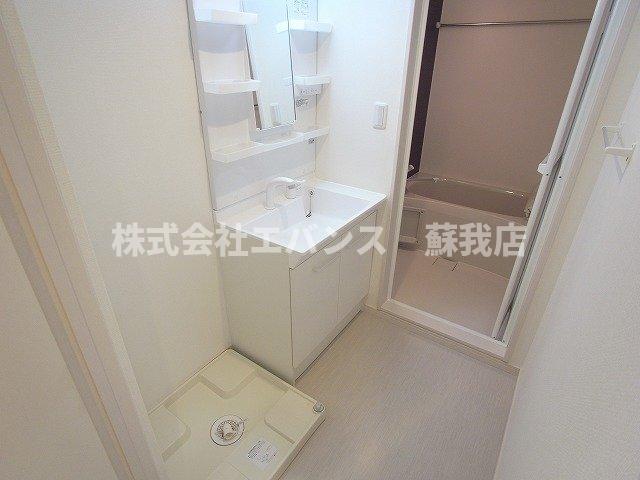洗面設備　脱衣スペースもあります