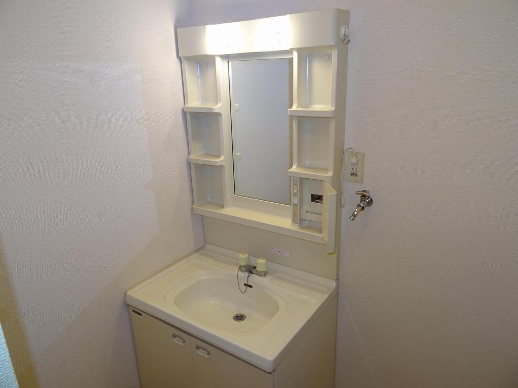 洗面設備　洗面化粧台付きなので身支度もバッチリ！