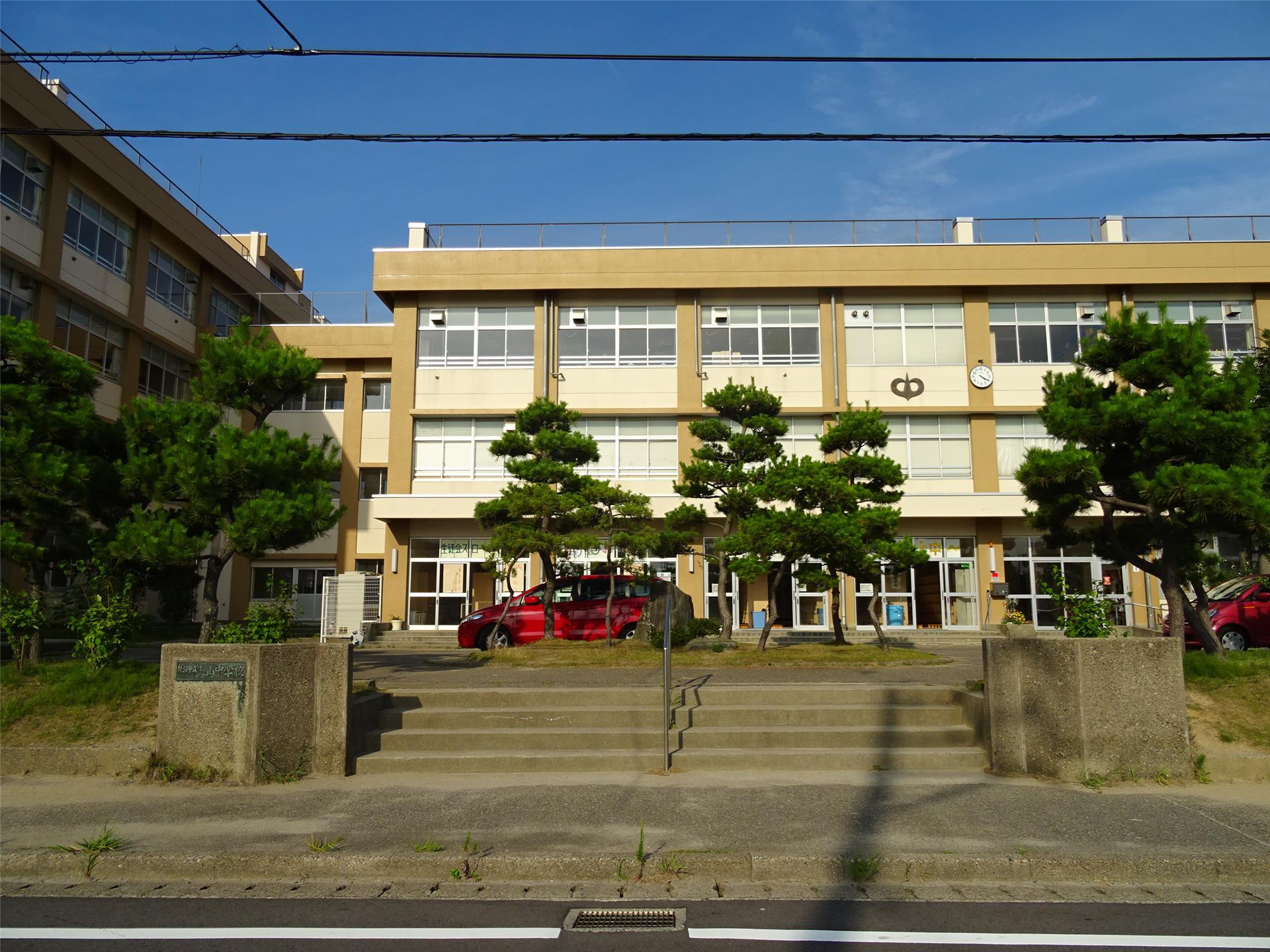 中学校　上山中学校（中学校）まで1918m