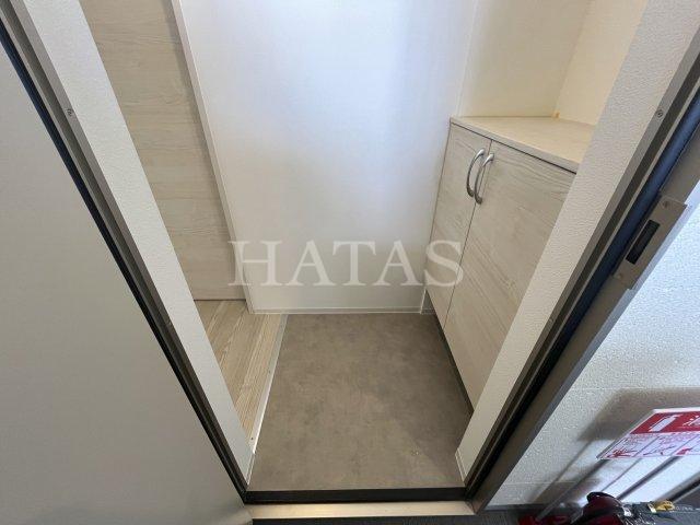 玄関　同物件別部屋です。