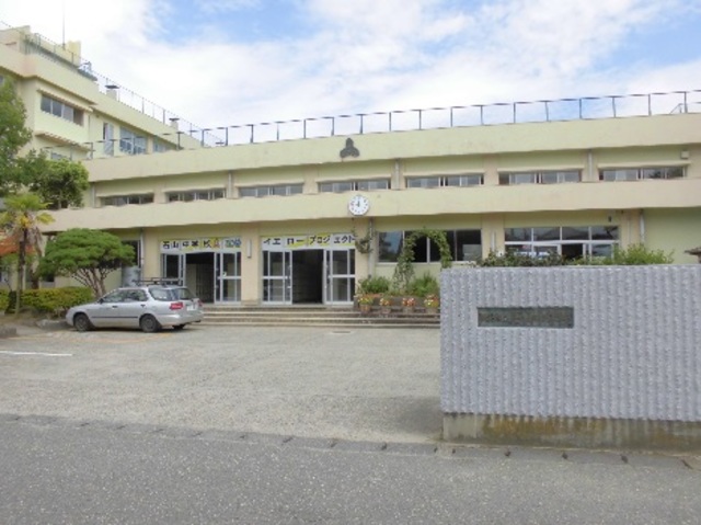 中学校　新潟市立石山中学校（中学校）まで1009m