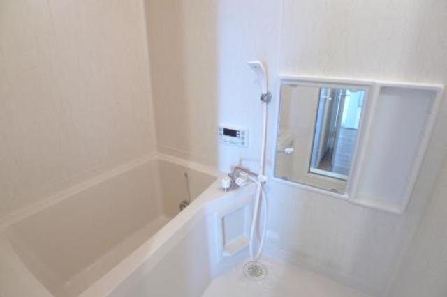 バス・シャワールーム　同物件別部屋の写真です