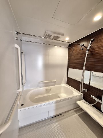 バス・シャワールーム　浴室に緊急呼び出しボタン付き