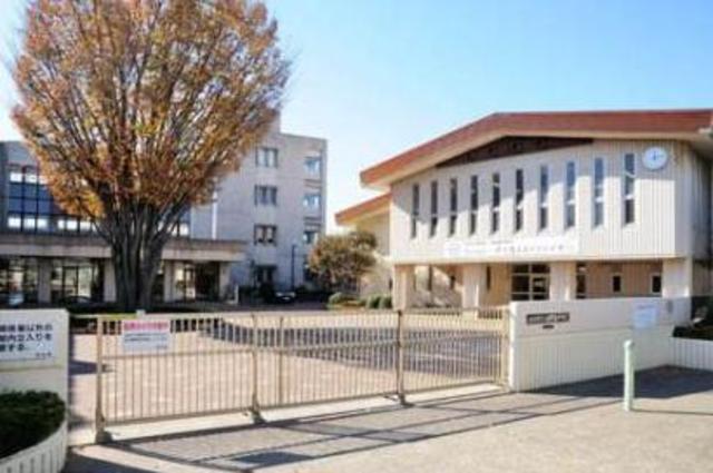 中学校　相模原市立鵜野森中学校（中学校）まで818m