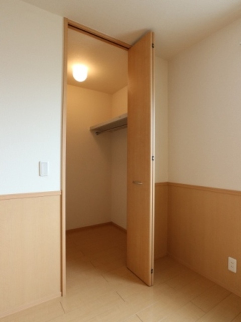 収納　北西側洋室　ウォークインクローゼット