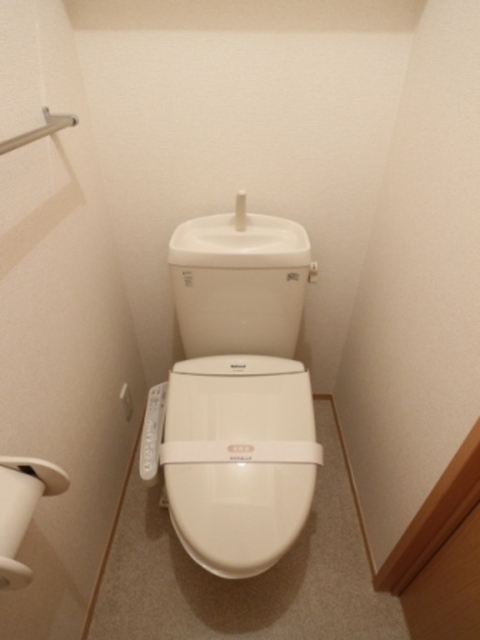トイレ　温水洗浄便座