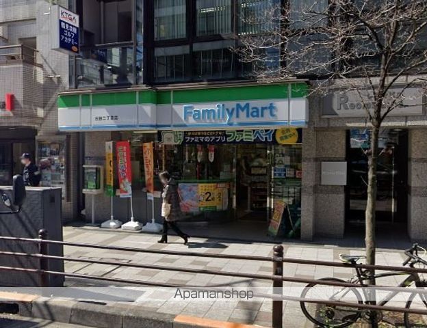 コンビニ　ファミリーマート（コンビニ）まで160m