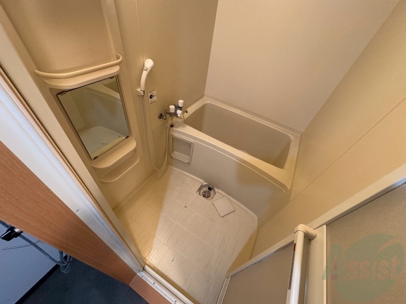 バス・シャワールーム　ユニットバスです。疲れを癒すのに欠かせませんね！