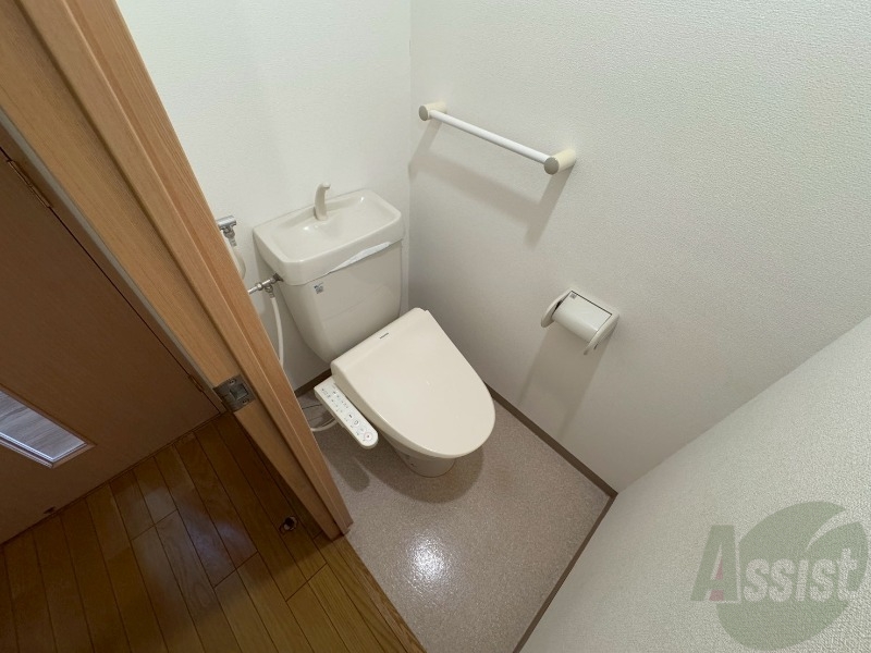 トイレ　こちらはトイレです。清潔感があり、安心して使用できます。