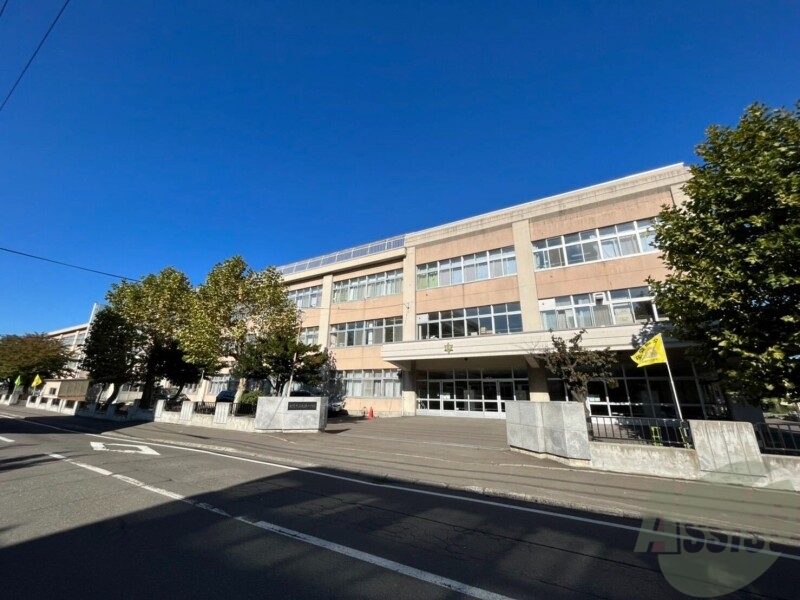 小学校　札幌市立札苗小学校（小学校）まで604m