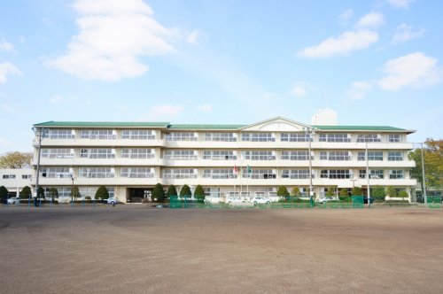 中学校　宇都宮市立泉が丘中学校（中学校）まで428m