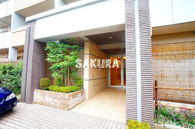 エントランス　帰りが楽しみになる重厚感あるエントランスです♪