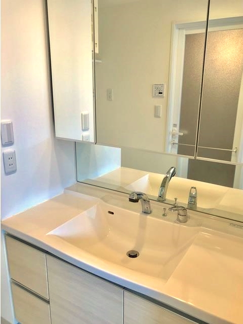 洗面設備　身支度に便利な洗面台！