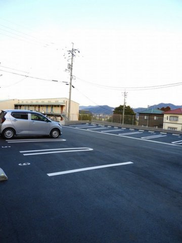 駐車場　駐車場があるので、車を買う予定の方も安心です