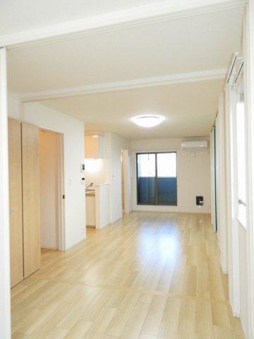 居室・リビング　ゆったり過ごせる居間です