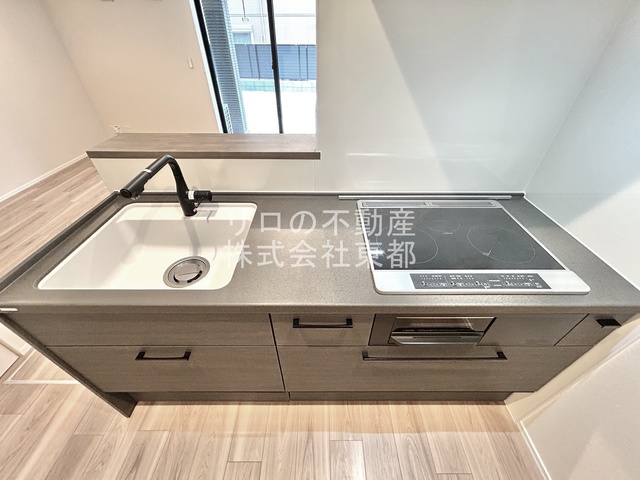 キッチン　ガスより火傷や火災のリスクが低いＩＨクッキングヒーター付！