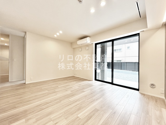 居室・リビング　採光と通風に優れた、開放感溢れるリビング♪