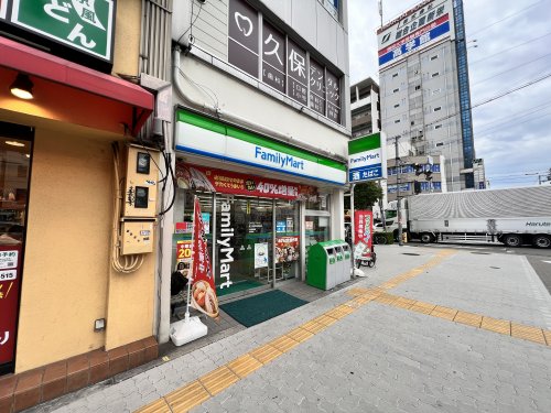 コンビニ　ファミリーマート 地下鉄昭和町駅前店（コンビニ）まで53m
