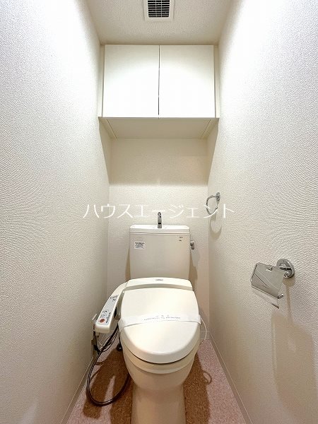 トイレ　温水洗浄便座付きの便利なお手洗いです※参考画像