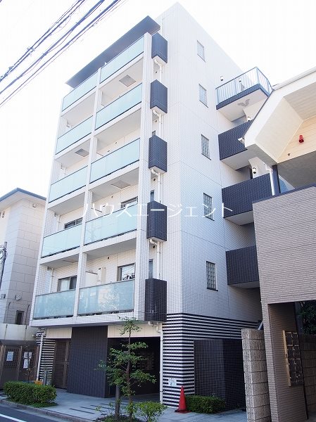 建物外観　オートロック付きのマンションです。外観はスタイリッシュで素敵