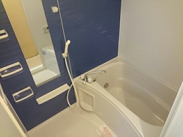 バス・シャワールーム　コンパクトで使いやすいお風呂です