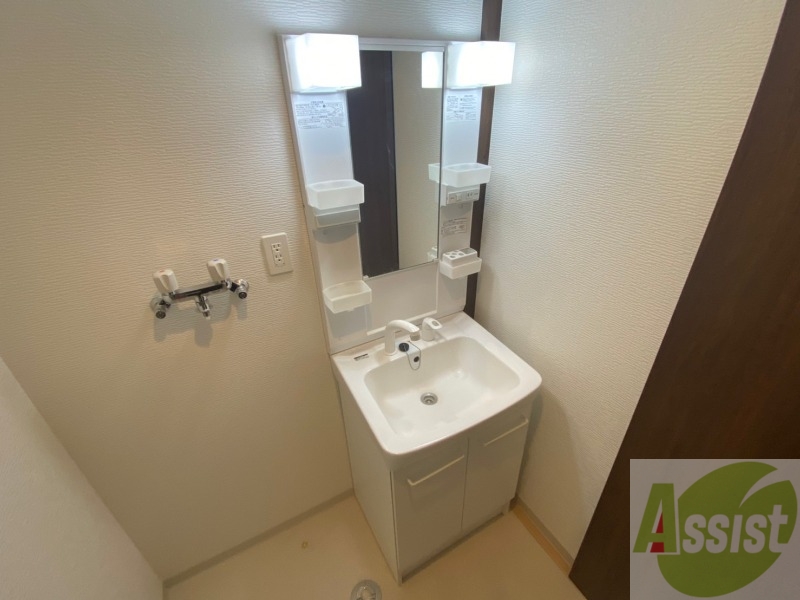 洗面設備　こちらに洗面台があります。朝の洗顔はこちらで。