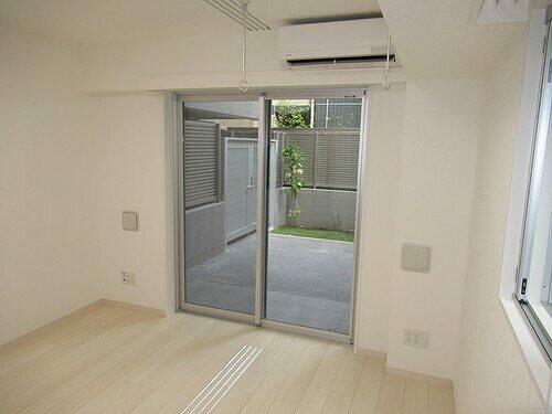 居室・リビング　洋室?