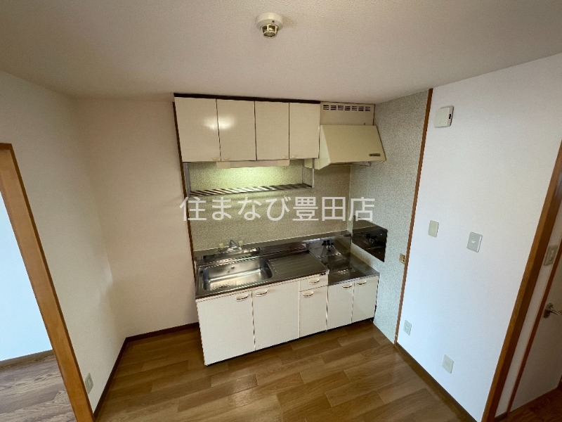 キッチン　別部屋同型写真