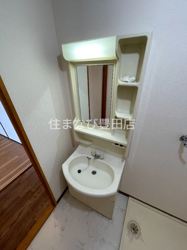 洗面設備　別部屋同型写真
