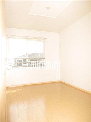 その他部屋・スペース　南側の６帖の洋間になります