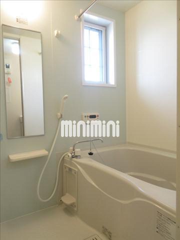 バス・シャワールーム　追い焚き機能付きのバスルームです。